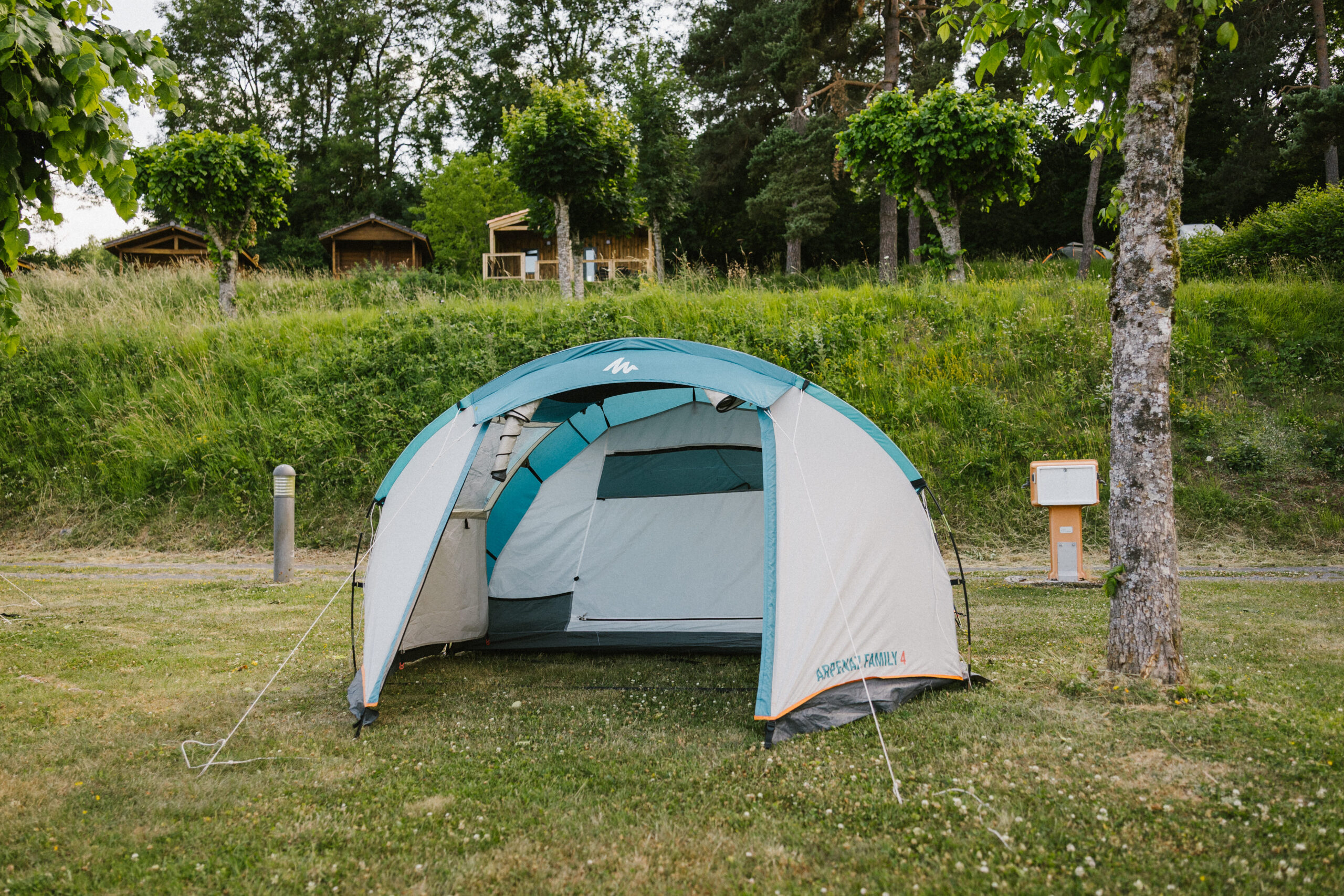 Emplacement équipé « prêt à camper » pour 3 personnes
