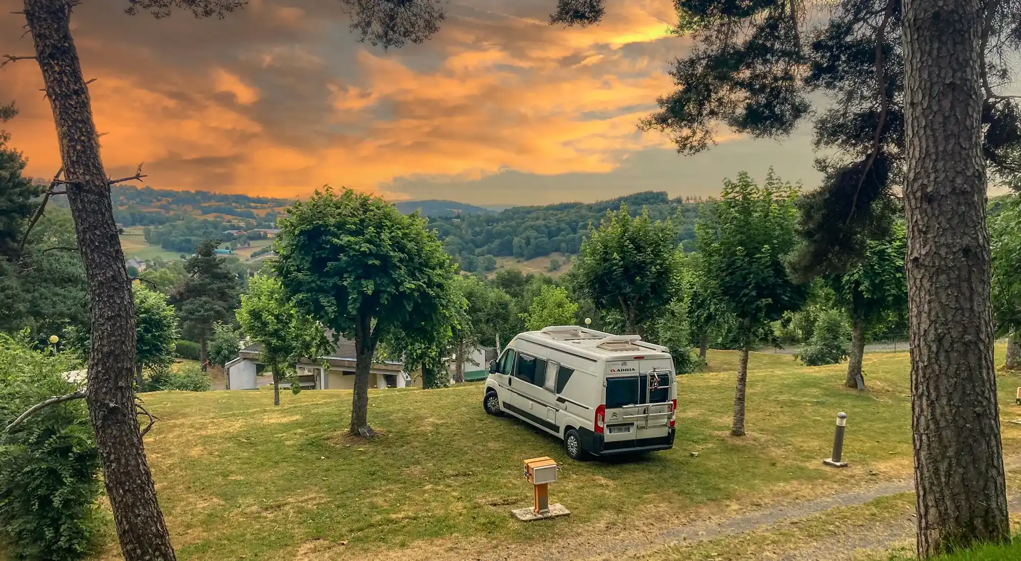 emplacement camping car aubrac camping auvergne