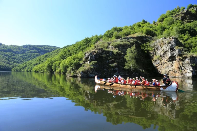 camping base nautique lanau gorges truyere canoe cantal bateau