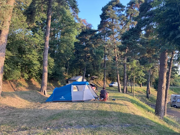 camping cantal emplacement pas cher