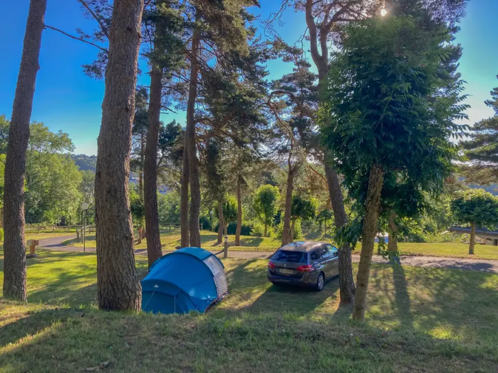 location emplacement camping aubrac